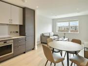 2 bedroom flat for rent in Charter Place, TW3