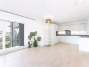 2 bedroom flat for rent in Cherry Orchard Road, East...