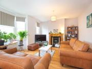 2 bedroom flat for rent in Chestnut Road, London, SW20