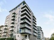 2 bedroom flat for rent in Clovelly Place Greenhithe DA9