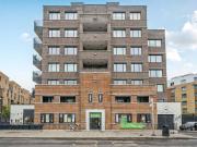 2 bedroom flat for rent in Commerce Road, Brentford, TW8