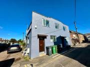 2 bedroom flat for rent in Cross Street, Polegate, BN26