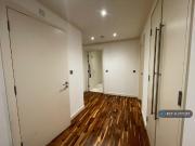 2 bedroom flat for rent in Discovery Dock Apartments...