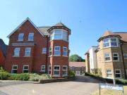 2 bedroom flat for rent in Egham Hill Egham TW20