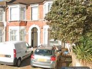 2 bedroom flat for rent in Elgin Road, Ilford, IG3