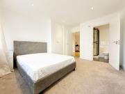2 bedroom flat for rent in Falcon Road, London, SW11