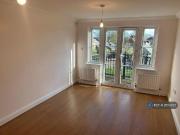 2 bedroom flat for rent in Fontaine Court, London, N14