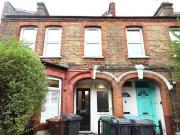 2 bedroom flat for rent in Forest Road Walthamstow E17
