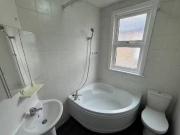 2 bedroom flat for rent in Gladstone Avenue, Manor Park, E12