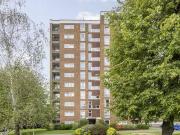 2 bedroom flat for rent in Green Vale Ealing W5
