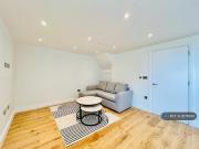 2 bedroom flat for rent in Grove Park Road, London, W4