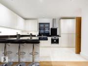 2 bedroom flat for rent in Grovelands Court Chase Road,...