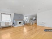 2 bedroom flat for rent in Hazeltree Lodge, London, N13