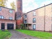 2 bedroom flat for rent in Hearthstone Close Cheadle...