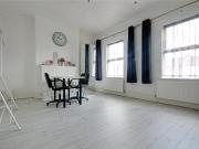 2 bedroom flat for rent in Hertford Road, Enfield, EN3