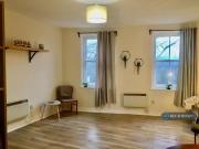 2 bedroom flat for rent in High Street, Barnet, EN5