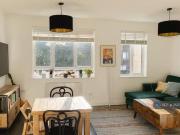 2 bedroom flat for rent in Holly Street, London, E8