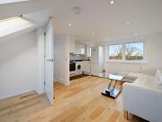 2 bedroom flat for rent in Jubilee Road, Greenford, UB6