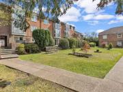 2 bedroom flat for rent in Keymer Road, Hassocks, West...
