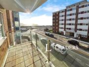 2 bedroom flat for rent in Kingsway, Hove, East...