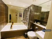 2 bedroom flat for rent in Landmark West Tower, London, E14