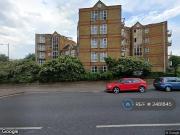 2 bedroom flat for rent in Lauriston Place, Southend On...