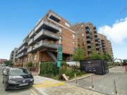 2 Bedroom Flat For Rent In Leven Road, London