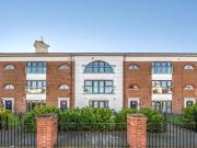 2 bedroom flat for rent in Masons Hill Bromley BR2