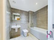 2 bedroom flat for rent in Media City, Michigan Point...