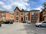 2 bedroom flat for rent in Mottram Manor Palatine Road...