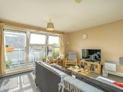 2 bedroom flat for rent in Park View House, Hampton...