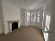 2 bedroom flat for rent in Portland Road, Worthing, BN11