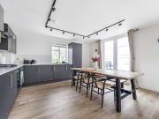 2 bedroom flat for rent in Preston, London