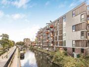 2 bedroom flat for rent in Queensbridge Road, Haggerston, E2