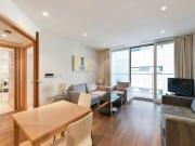 2 bedroom flat for rent in Queenstown Road, London, SW11