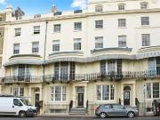 2 bedroom flat for rent in Regency Square, Brighton,...