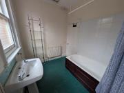 2 bedroom flat for rent in Richmond Wood Road,...