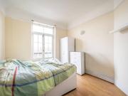 2 bedroom flat for rent in Shoot Up Hill, Mapesbury...
