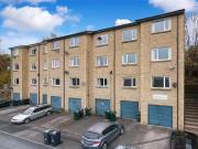 2 bedroom flat for rent in Southcliffe Drive, Baildon,...