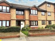 2 bedroom flat for rent in The Chestnuts, Albert Road,...