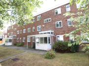 2 bedroom flat for rent in The Firs, Lawrie Park...