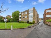 2 bedroom flat for rent in The Park, Sidcup, Kent, DA14