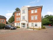 2 bedroom flat for rent in Tobermory Close, Slough, SL3