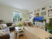 2 bedroom flat for rent in Uxbridge Road, Shepherds...