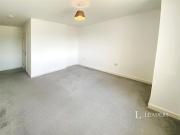 2 bedroom flat for rent in Vicarage Farm Road,...