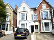 2 bedroom flat for rent in Victoria Road South,...