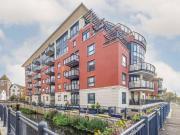 2 bedroom flat for rent in Wadbrook Street, Kingston...