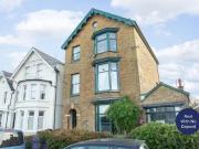 2 bedroom flat for rent in West Cliff, Whitstable, Kent, CT5