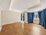 2 bedroom flat for rent in Whittington Court, Aylmer...