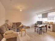 2 bedroom flat for rent in Windsor Road, Trowbridge, BA14